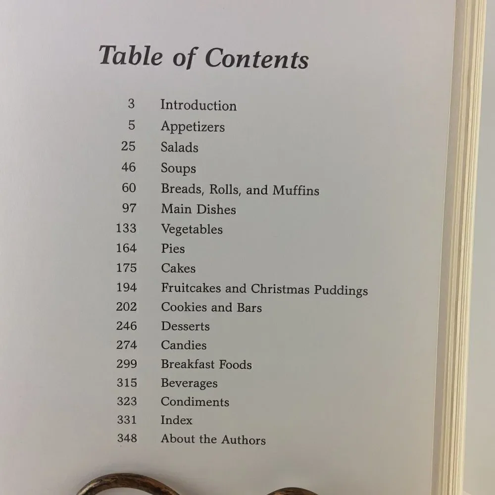 A quilters Christmas cookbook by Louise Stoltzfus and Dawn J. Ranck